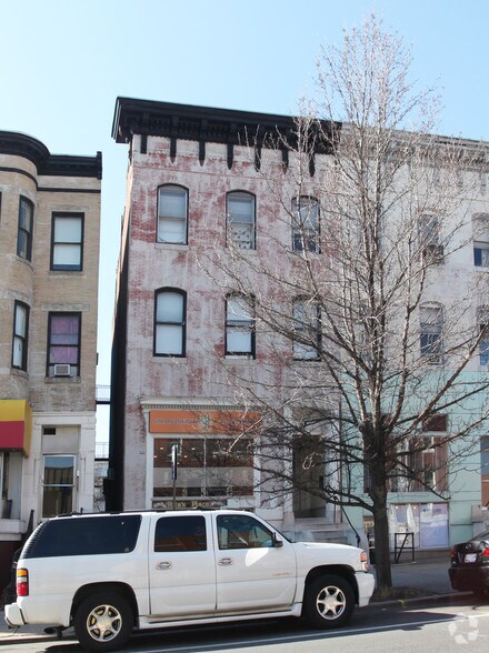 2324 N Charles St, Baltimore, MD à vendre - Photo de l’immeuble – Image 2 sur 2