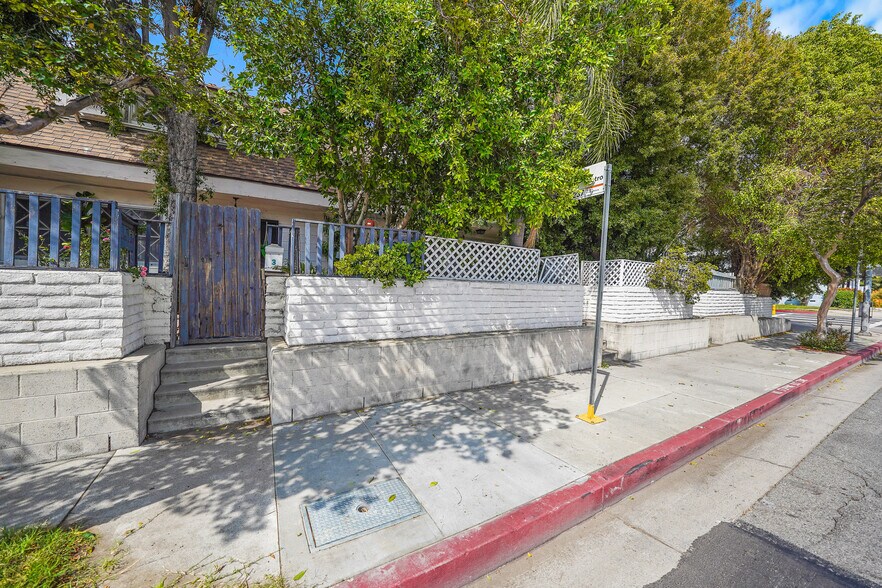 11667 Burbank Blvd, North Hollywood, CA à vendre - Photo de l’immeuble – Image 3 sur 11