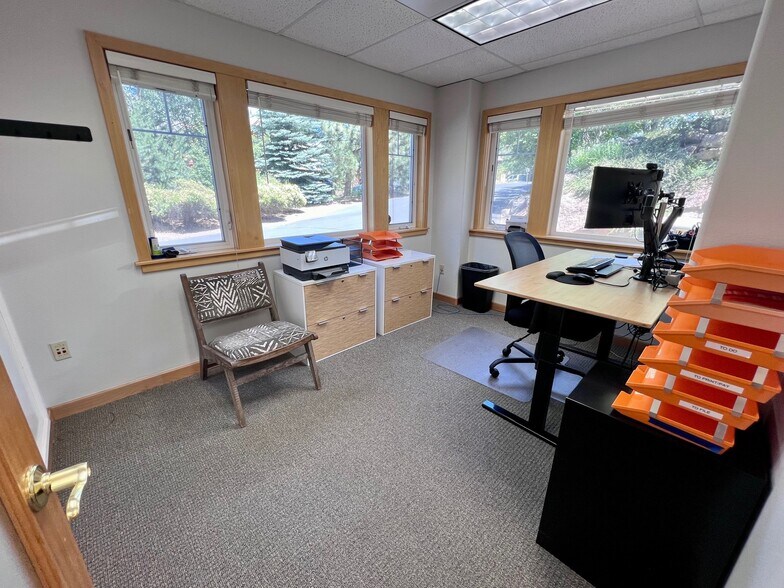 547 SW 13th St, Bend, OR à louer - Photo de l’immeuble – Image 3 sur 11