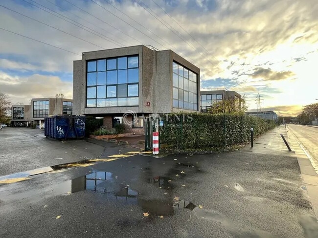 Plus de détails pour Local d’activités à vendre