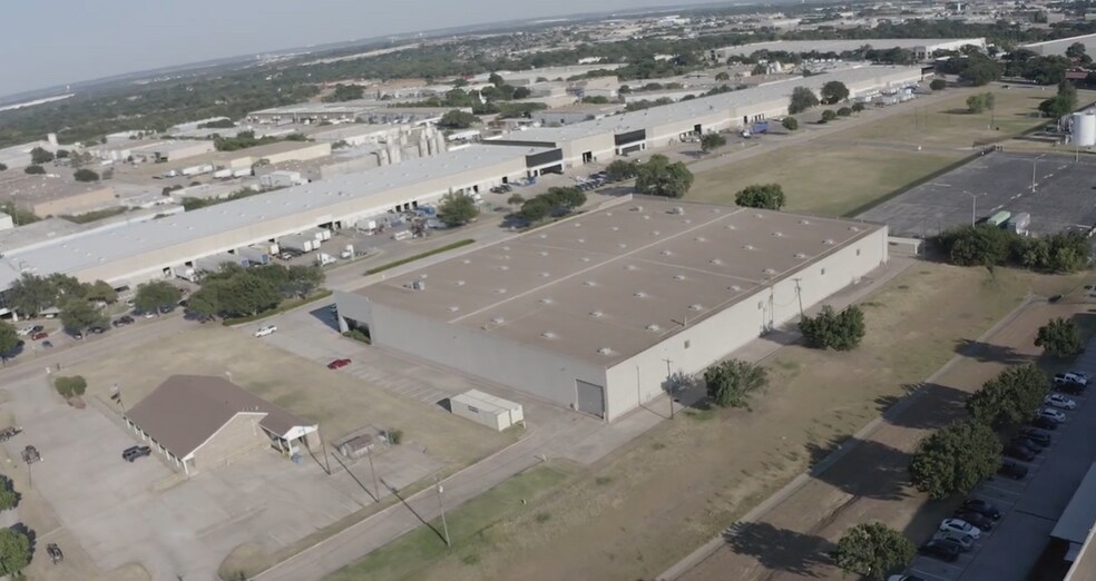 1825 Westpark Dr, Grand Prairie, TX à louer - Vidéo sur l’annonce professionnelle – Image 2 sur 9