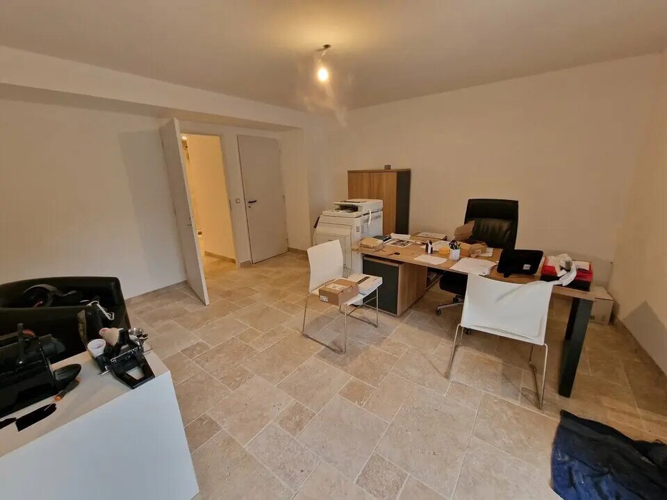 Bureau dans Saint-Martin-du-Var à louer Photo de l’immeuble– Image 1 sur 4