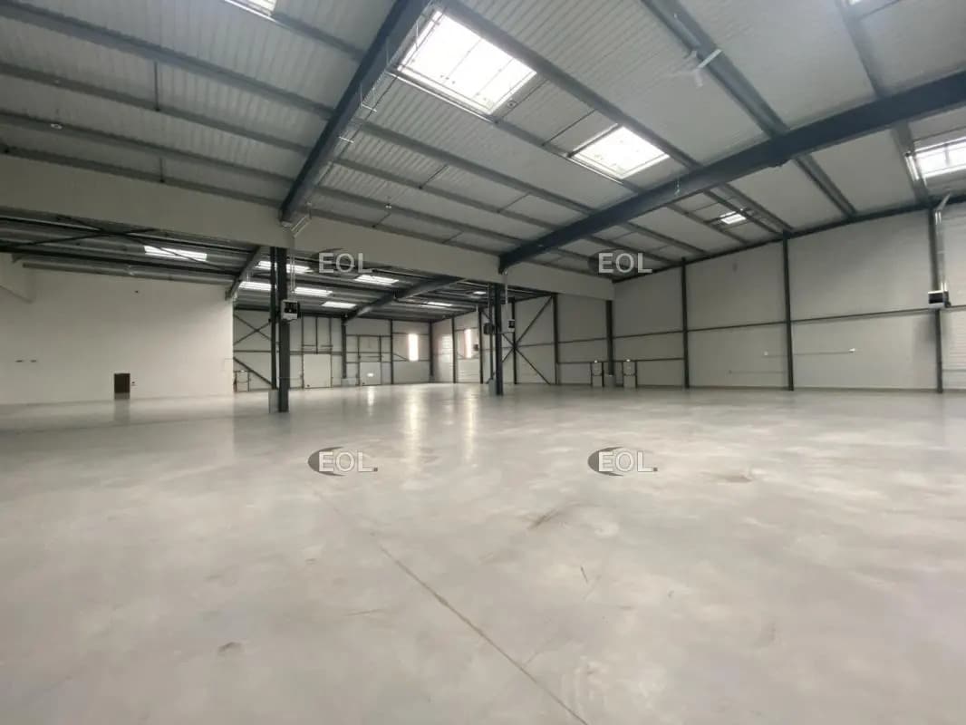 Local d’activités dans Le Thillay à louer Photo intérieure– Image 1 sur 10