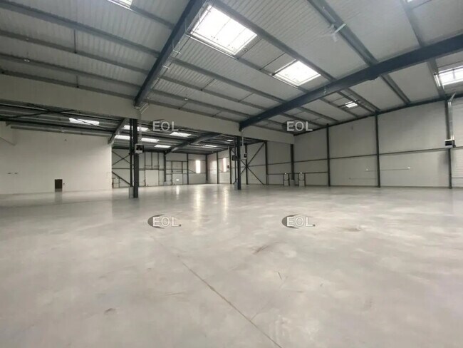 Plus de détails pour Local d'activités à louer