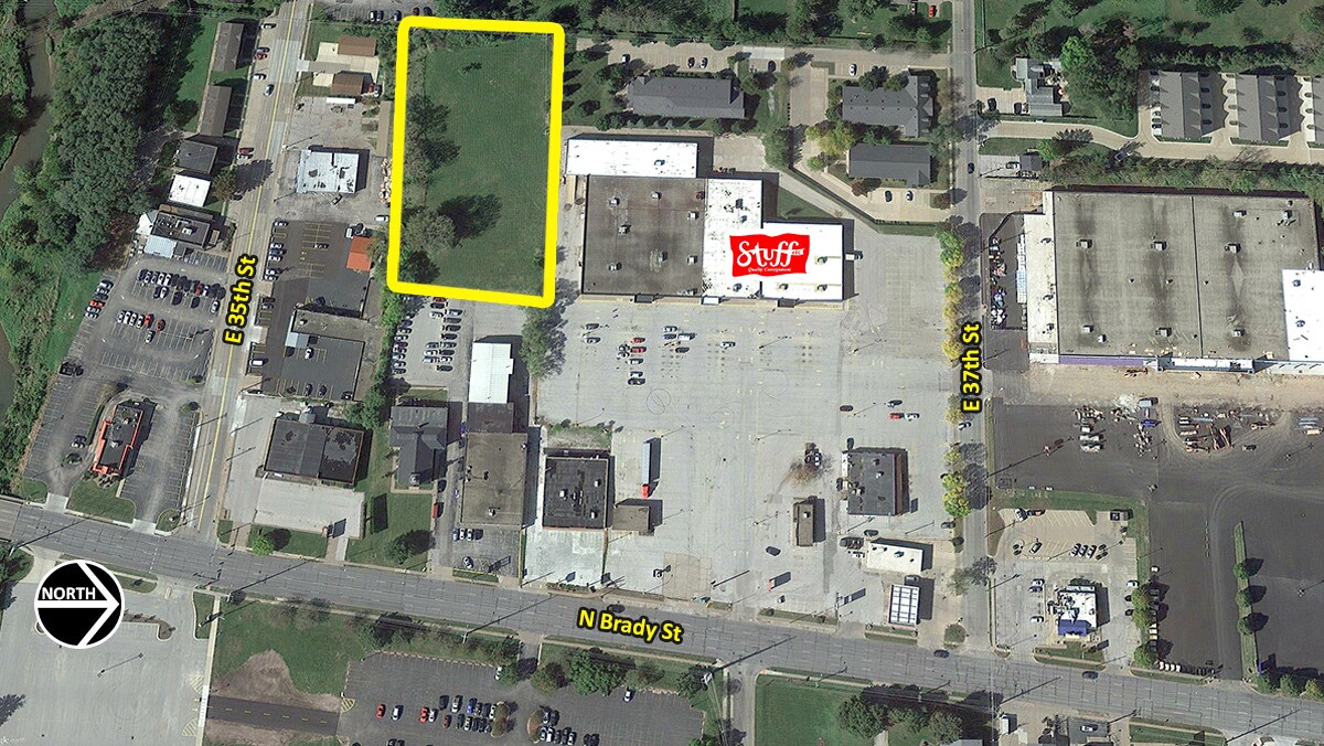 3560 N Brady St, Davenport, IA à louer Photo principale– Image 1 sur 3