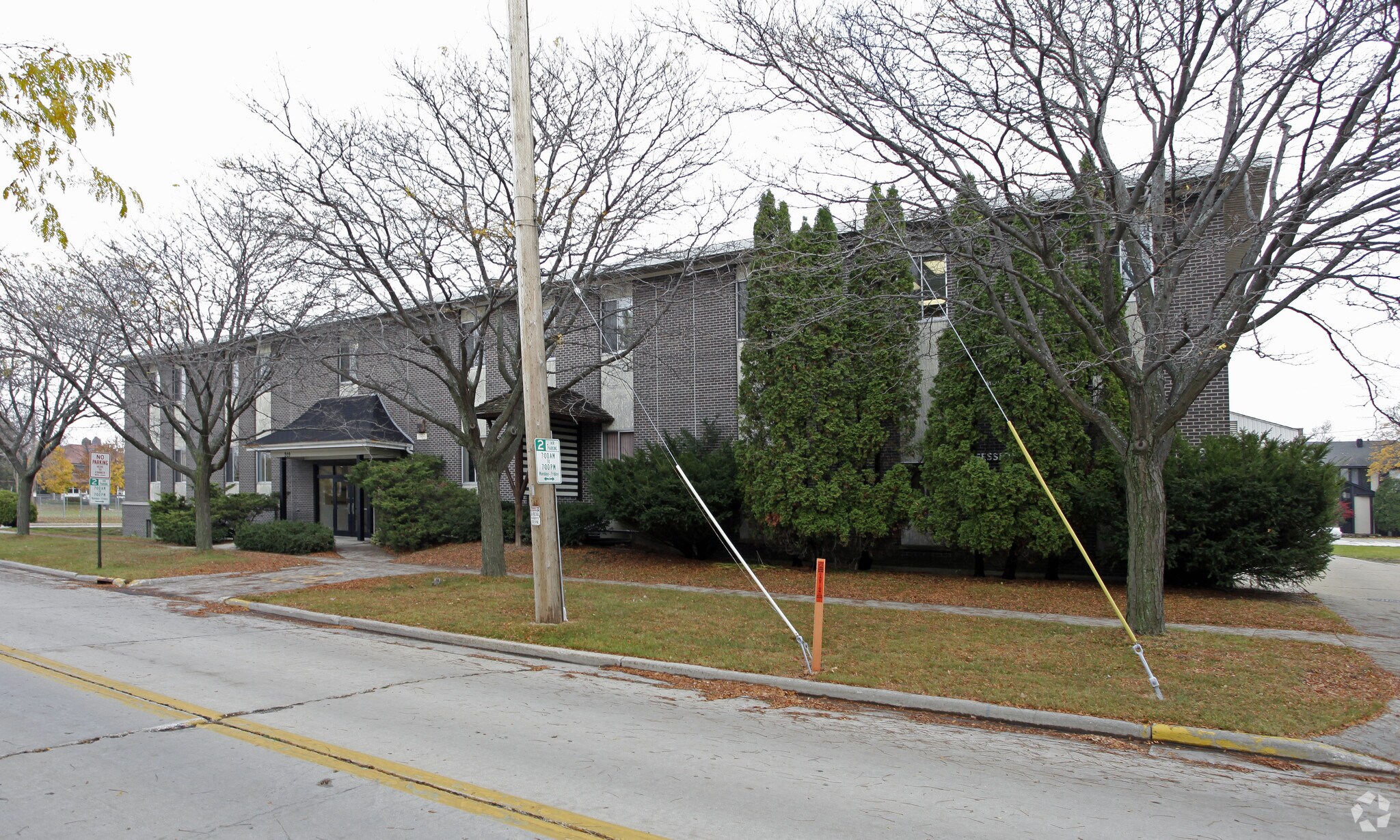 529 S Jefferson, Green Bay, WI à louer Photo principale– Image 1 sur 16