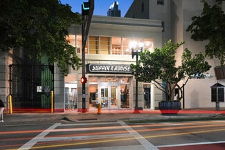 Plus de détails pour 223 SE 1st St, Miami, FL - Local commercial à louer