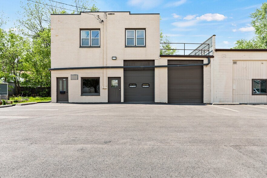1118 Oneill Ave, Madison, WI à vendre - Photo principale – Image 1 sur 53