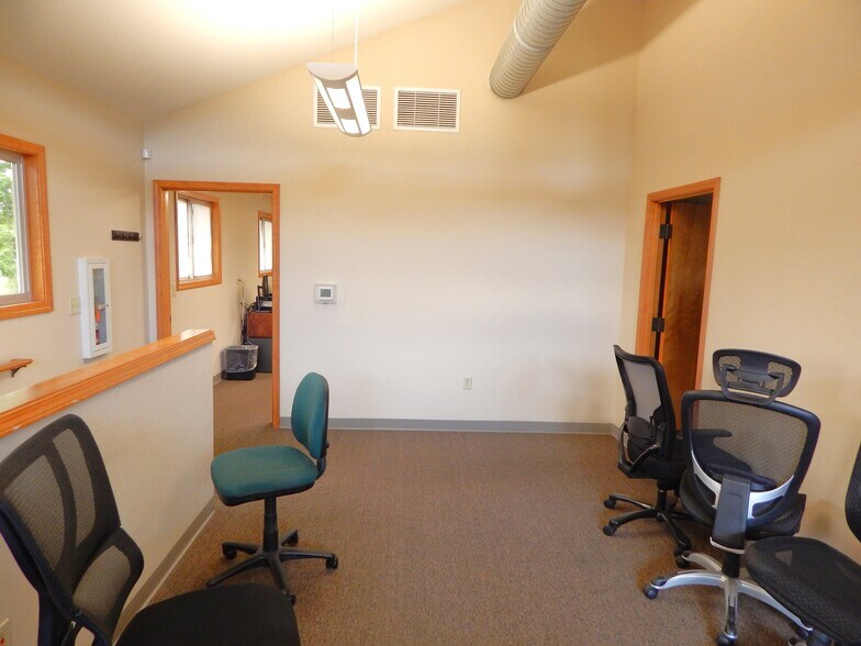 277 Medical Loop, Roseburg, OR à louer - Photo de l’immeuble – Image 3 sur 46