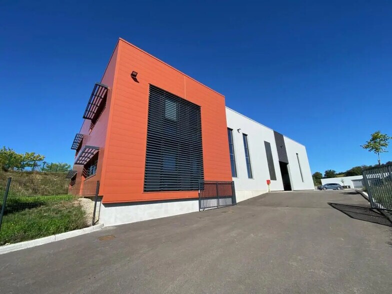 Bureau dans Saint-Quentin-Fallavier à louer - Photo de l’immeuble – Image 2 sur 8