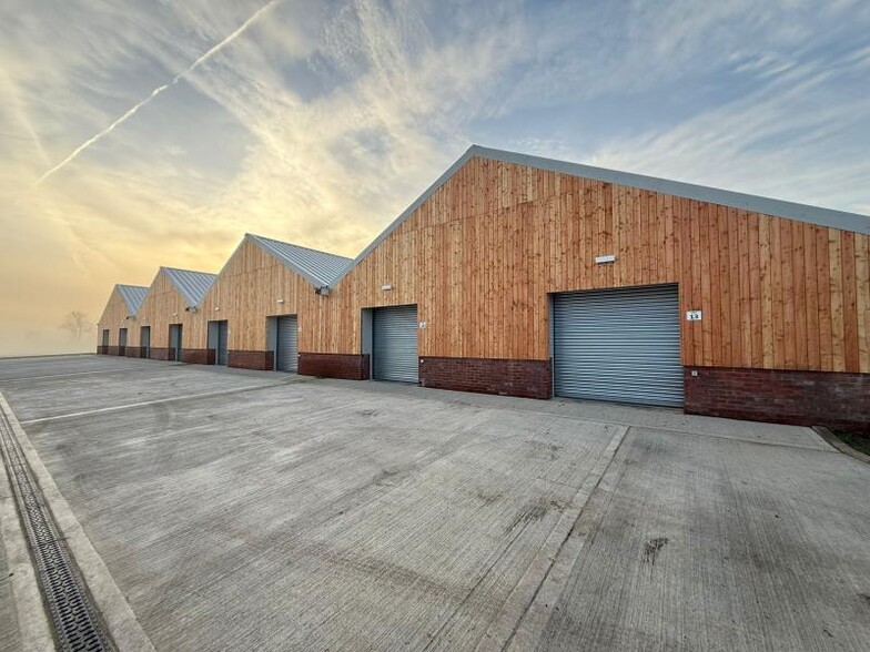 Little Stambridge Hall Ln, Rochford à louer - Photo de l’immeuble – Image 1 sur 6