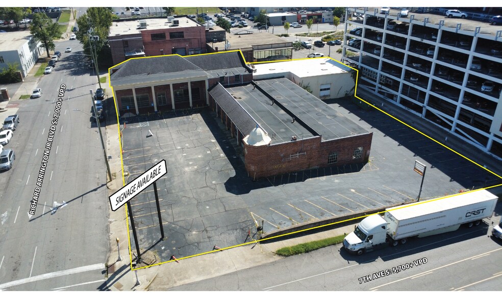 700 Richard Arrington Jr Blvd S, Birmingham, AL à louer - Photo de l’immeuble – Image 2 sur 7