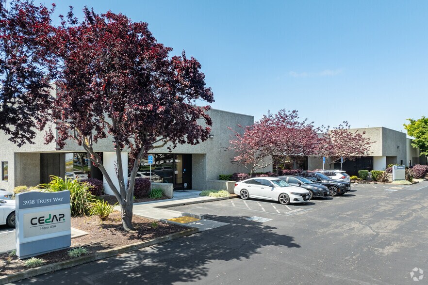 3955 Trust Way, Hayward, CA à louer - Photo de l’immeuble – Image 2 sur 10