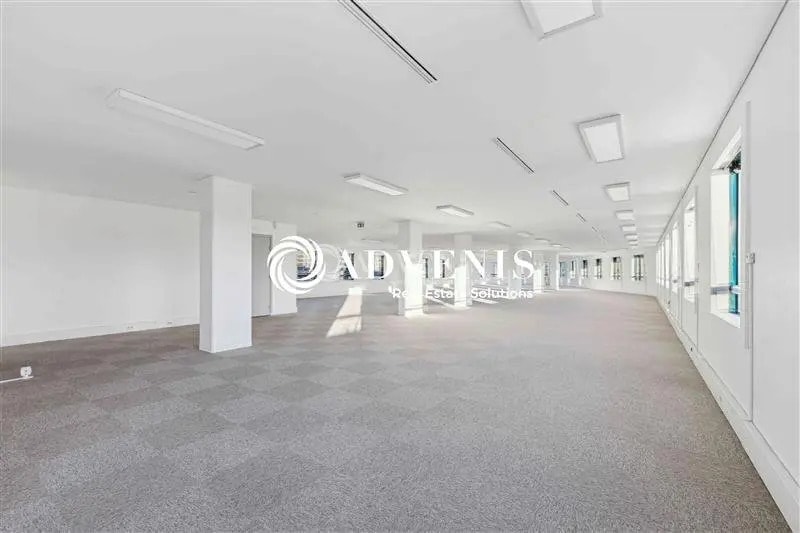 Bureau dans Noisy-le-Grand à louer - Photo de l’immeuble – Image 1 sur 9