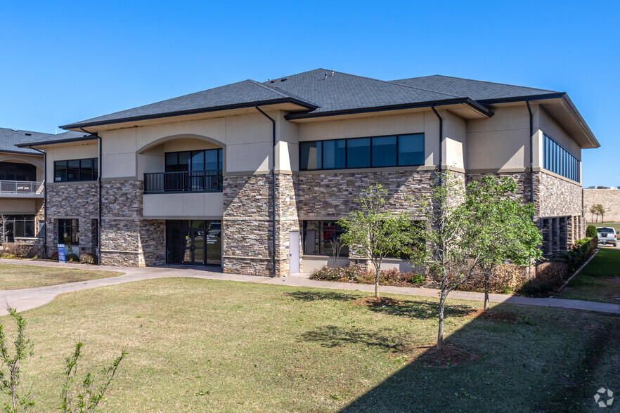 3151 W Tecumseh Rd, Norman, OK à louer - Photo principale – Image 1 sur 3