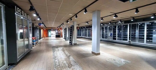 Plus de détails pour Local d'activités à louer