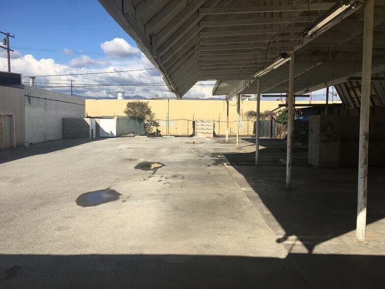 757 E San Bernardino Rd, Covina, CA à louer - Photo de l’immeuble – Image 3 sur 23