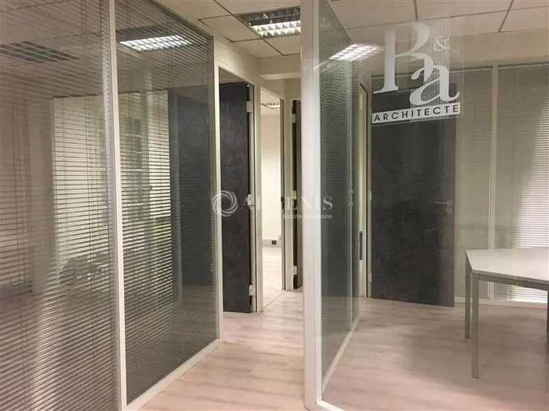 Bureau dans Le Plessis-Robinson à louer - Photo de l’immeuble – Image 3 sur 5