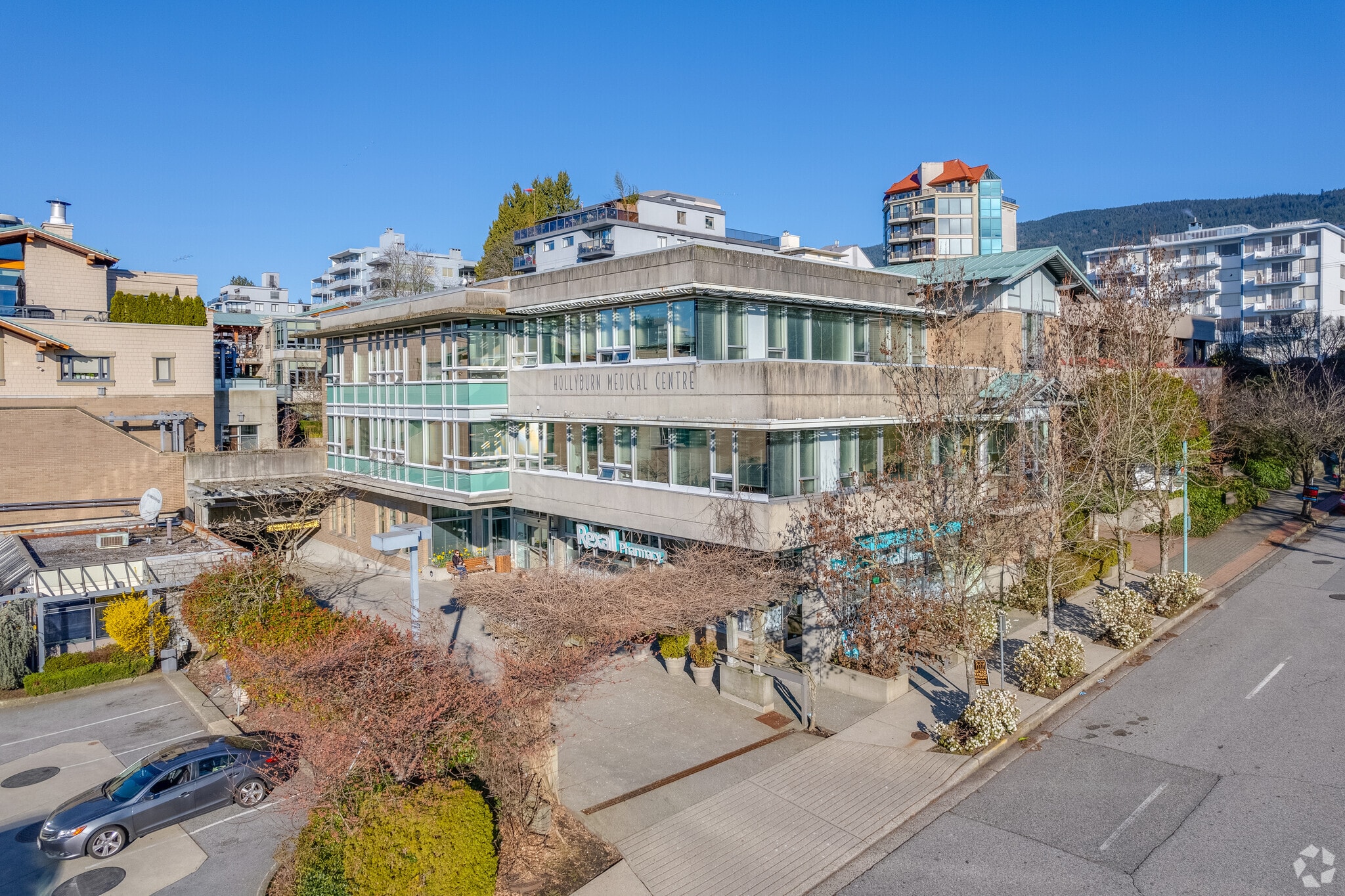 575 16th St, West Vancouver, BC à louer Photo principale– Image 1 sur 7