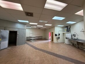 6100 N Figueroa St, Los Angeles, CA à louer Photo intérieure– Image 2 sur 5