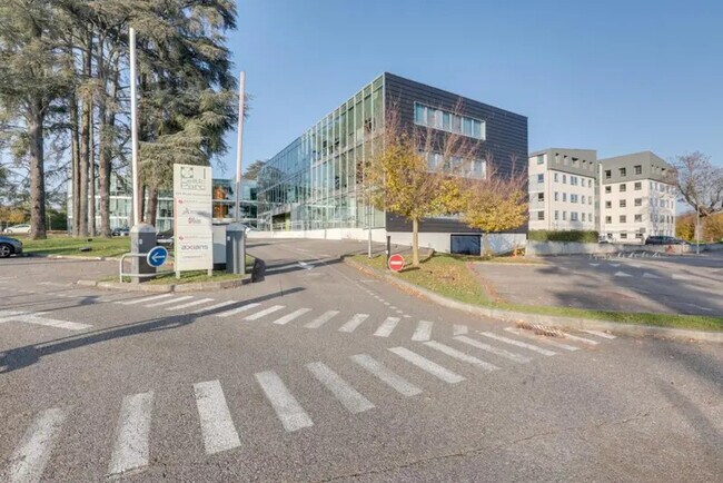 Plus de détails pour 304 Route Nationale Six, Limonest - Bureau à louer
