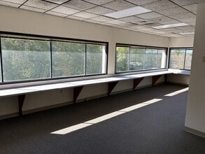 117 Londonderry Tpke, Hooksett, NH à louer Photo intérieure– Image 2 sur 16