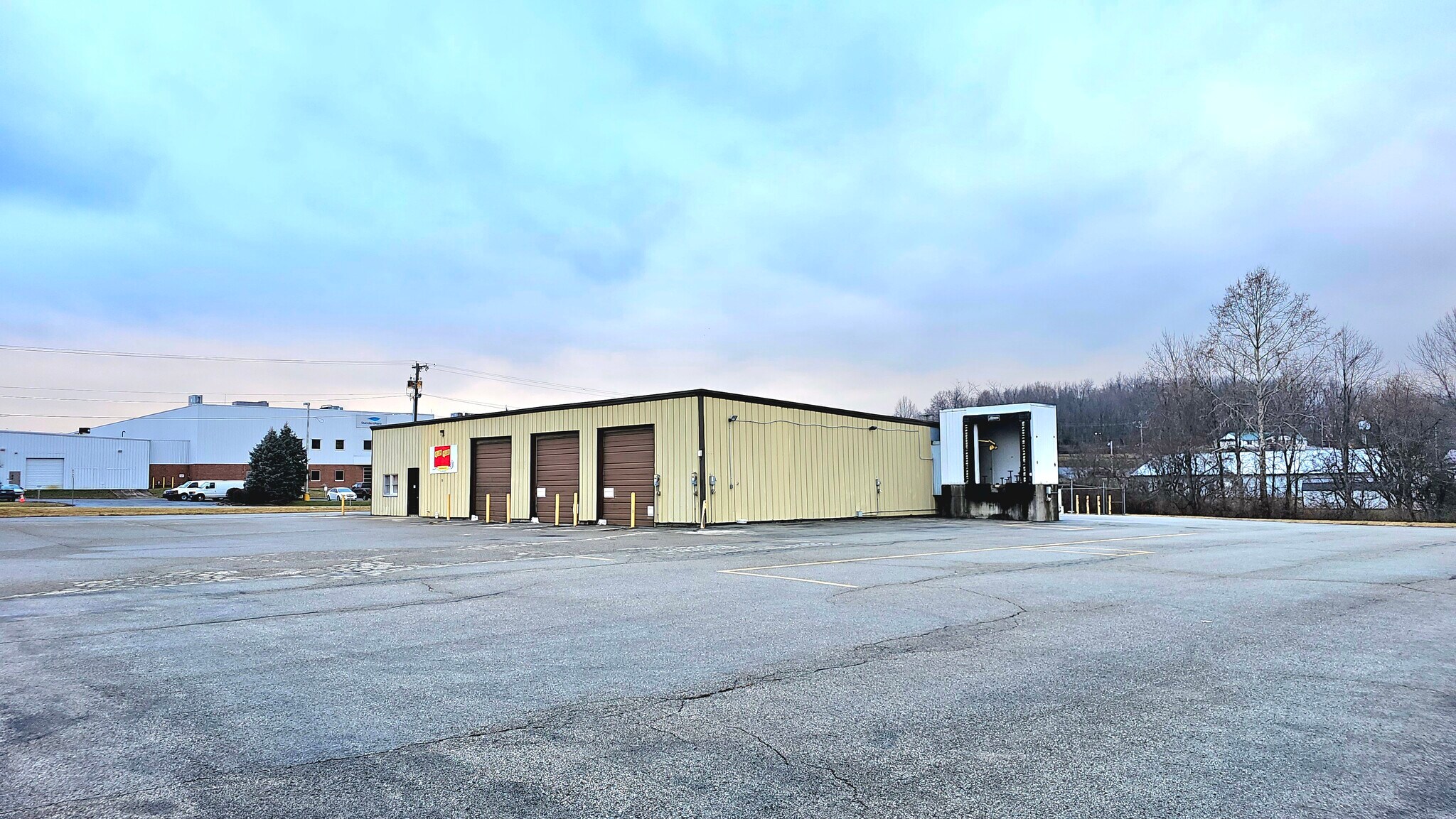 212 Hobart Dr, Hillsboro, OH à vendre Photo de l’immeuble– Image 1 sur 13