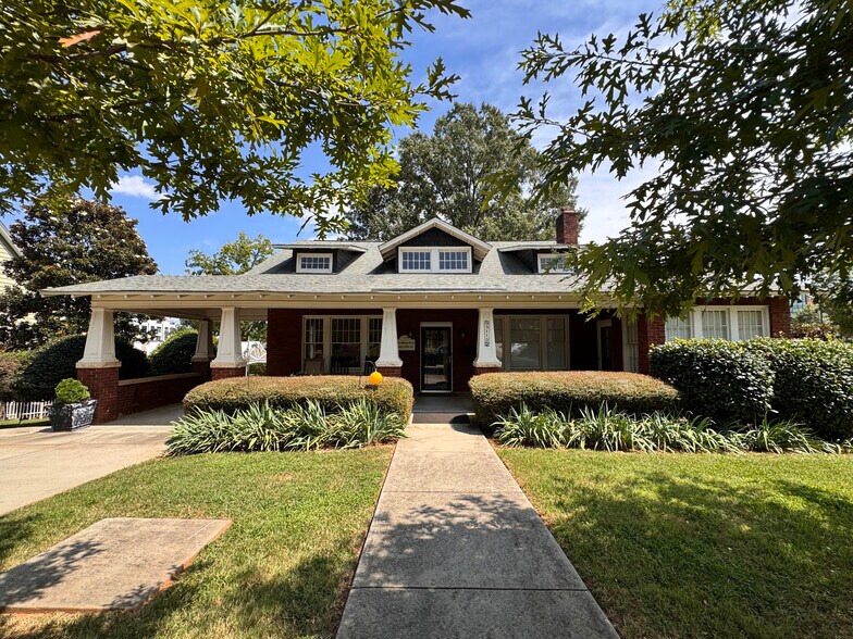 311 S Academy St, Cary, NC à louer - Photo de l’immeuble – Image 1 sur 5