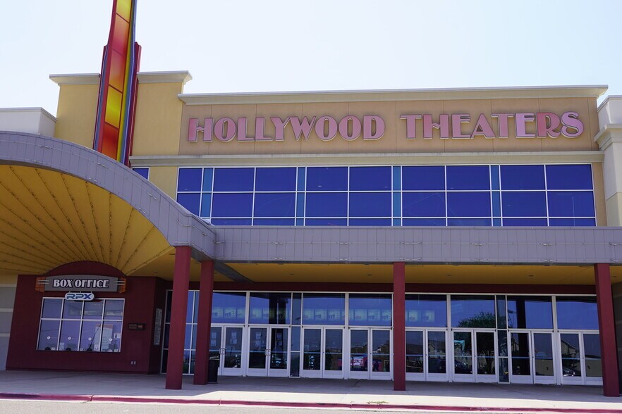 2401 Jacaman Rd, Laredo, TX à louer - Photo de l’immeuble – Image 2 sur 24