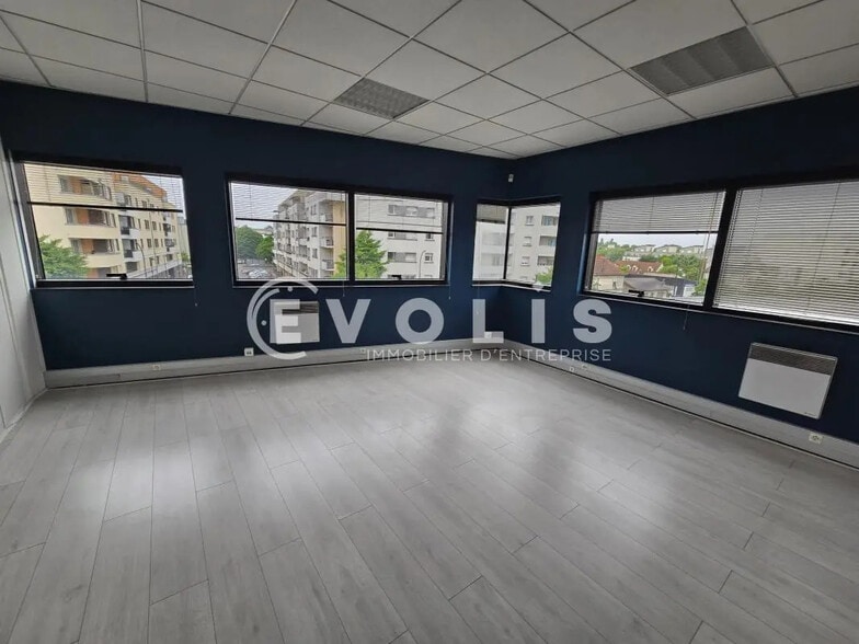 Bureau dans Chilly-Mazarin à vendre - Photo de l’immeuble – Image 3 sur 11