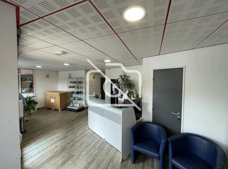 Industriel/Logistique dans Voisins-le-Bretonneux à vendre - Photo intérieure – Image 2 sur 15