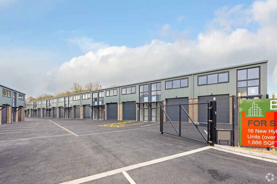 Boundary Ln, Lincoln à louer - Photo principale – Image 1 sur 3