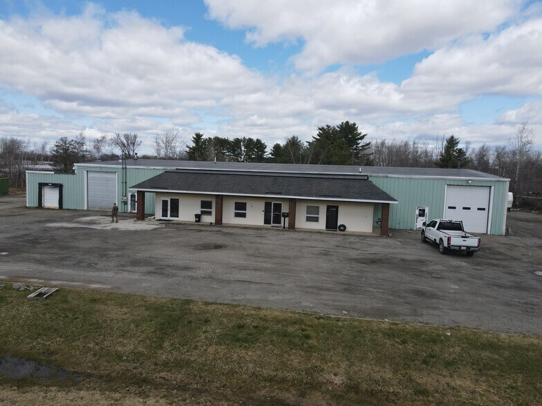 121 Target Industrial Cir, Bangor, ME à louer - Photo de l’immeuble – Image 2 sur 6