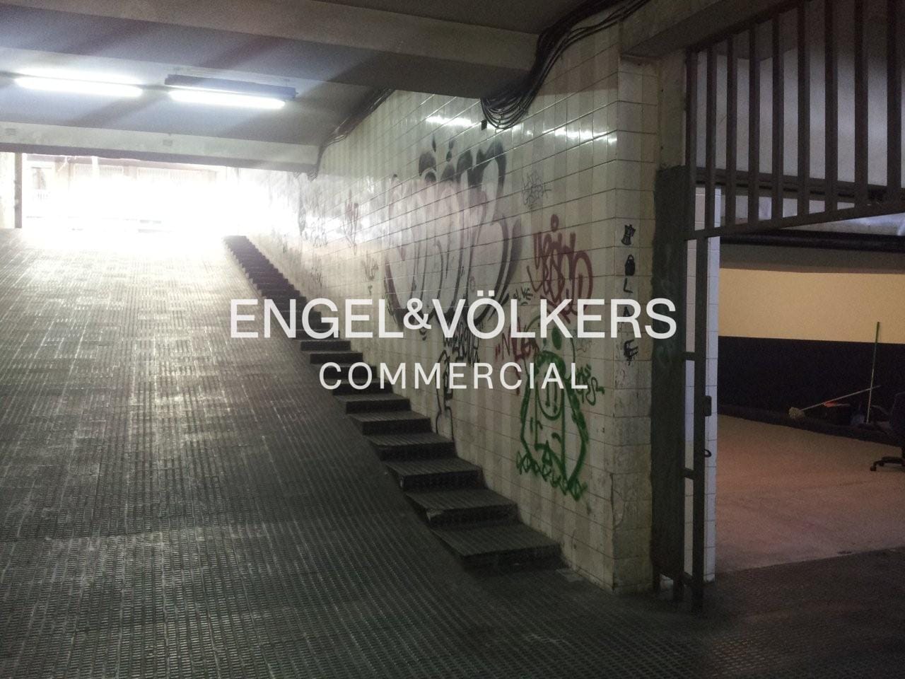 Local commercial dans Barcelone, Barcelona à louer Photo intérieure– Image 1 sur 5