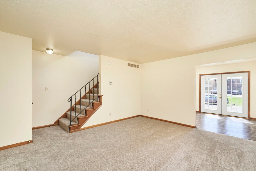 926 Russell Ave, Akron, OH à vendre - Photo de l’immeuble – Image 3 sur 16