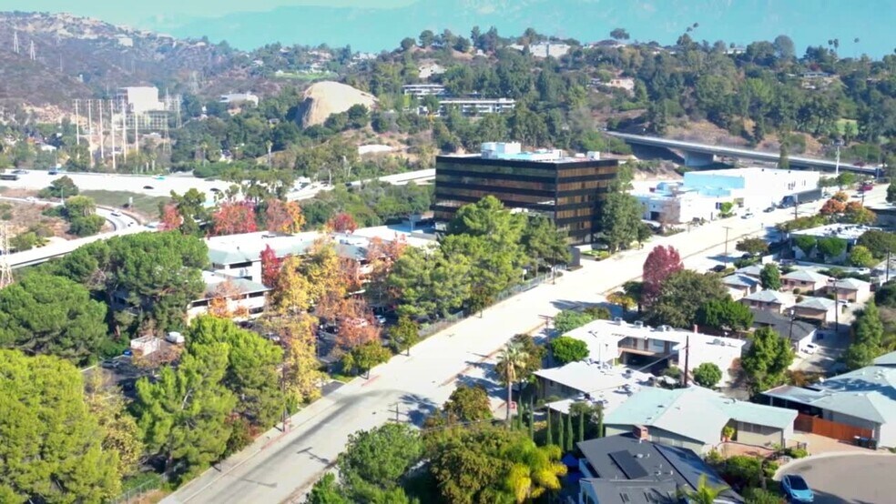 930 Colorado Blvd, Los Angeles, CA à vendre - Vidéo sur l’annonce professionnelle – Image 2 sur 11