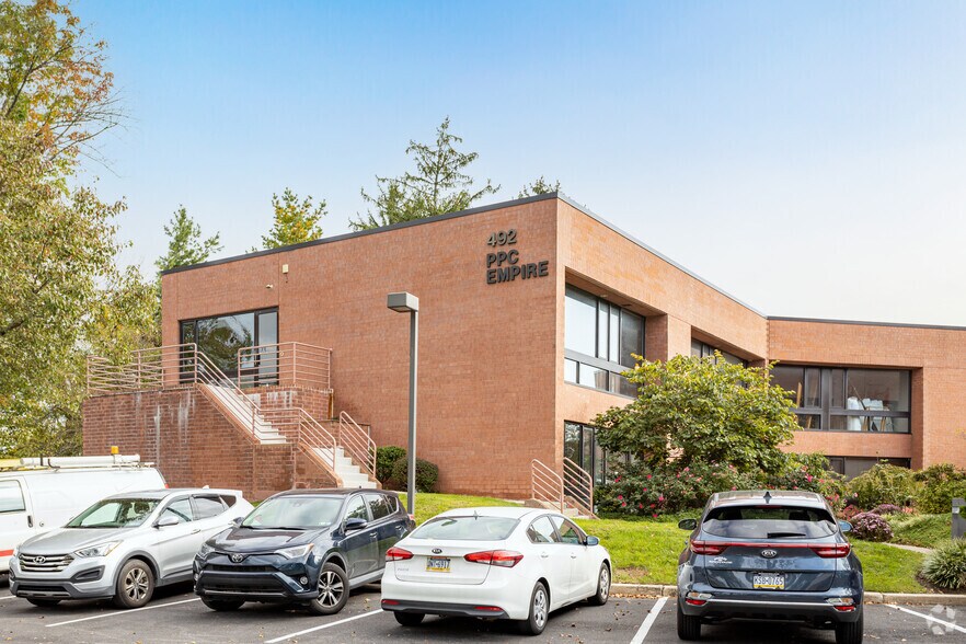 492 Norristown Rd, Blue Bell, PA à louer - Photo de l’immeuble – Image 1 sur 16