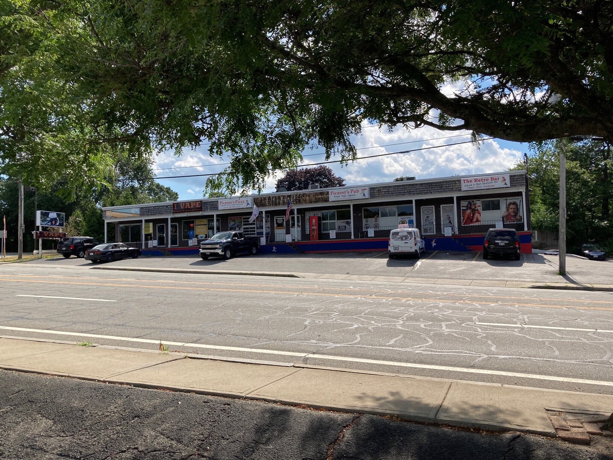 2323 Warwick Ave, Warwick, RI à louer Photo de l’immeuble– Image 1 sur 3