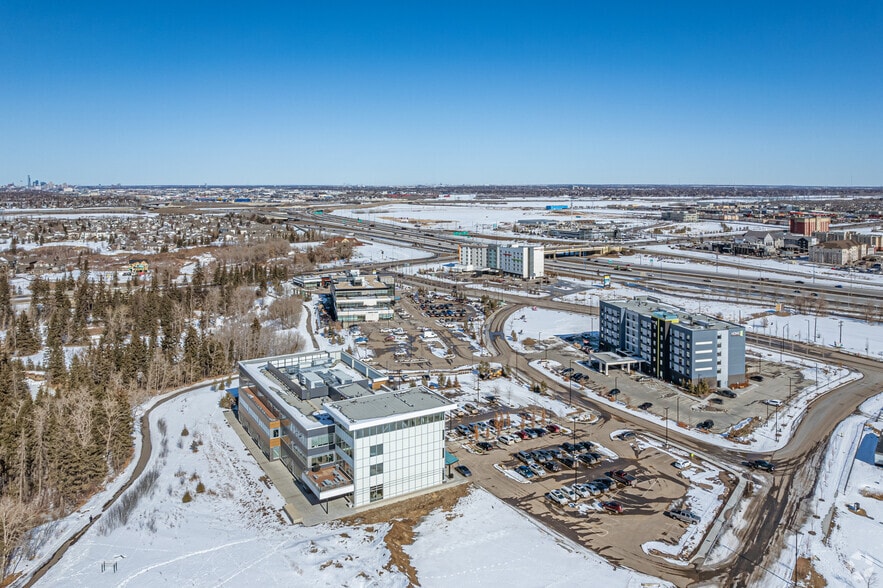 1074 103A St SW, Edmonton, AB à louer - Aérien – Image 2 sur 4