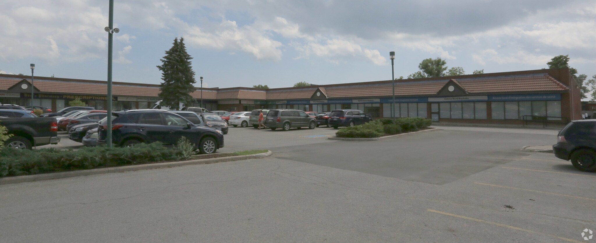 210 Memorial Ave, Orillia, ON à vendre Photo principale– Image 1 sur 8