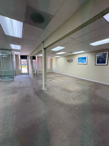 3738 E Colorado Blvd, Pasadena, CA à louer - Photo de l’immeuble – Image 3 sur 11