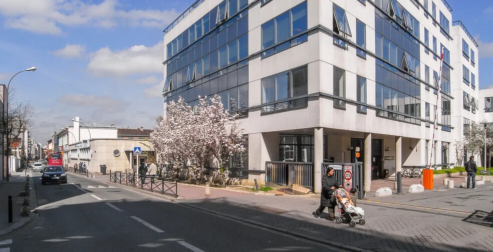 Bureau dans Saint-Ouen-sur-Seine à louer - Photo de l’immeuble – Image 2 sur 16