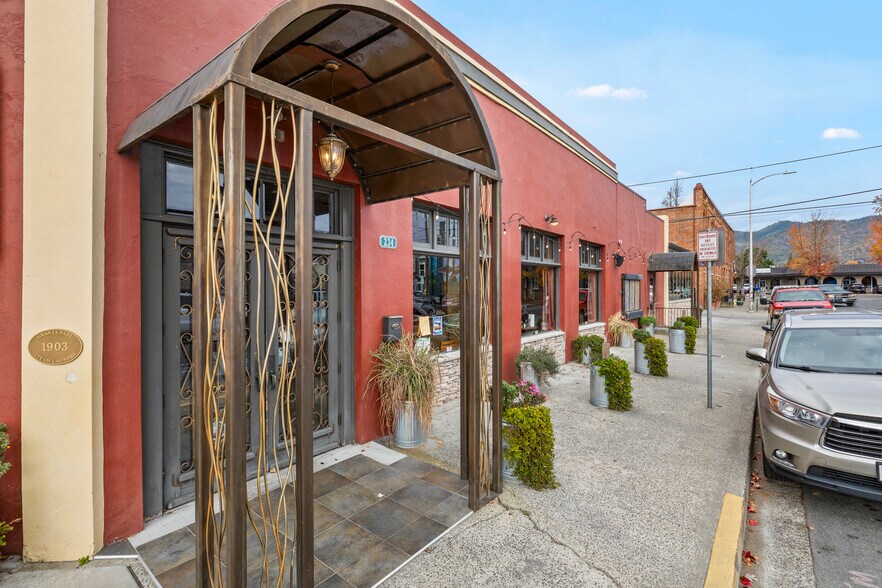 234 SW 5th St, Grants Pass, OR à vendre - Photo de l’immeuble – Image 3 sur 37