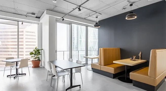 685 Centre St SW, Calgary, AB à louer - Photo de l’immeuble – Image 1 sur 6