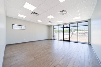 1064 S Riverside Dr, Clarksville, TN à louer Photo intérieure– Image 1 sur 14