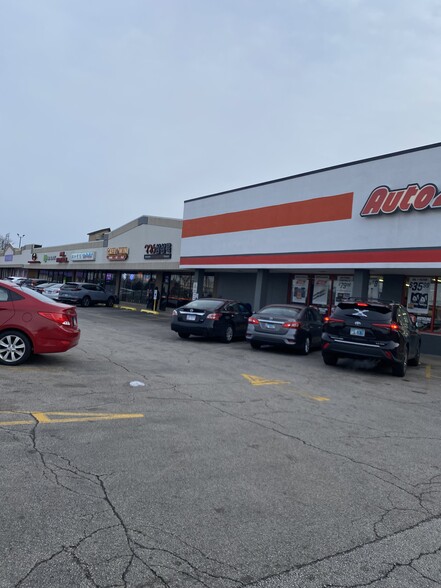 8351-8375 W Golf Rd, Niles, IL à louer - Photo de l’immeuble – Image 2 sur 7