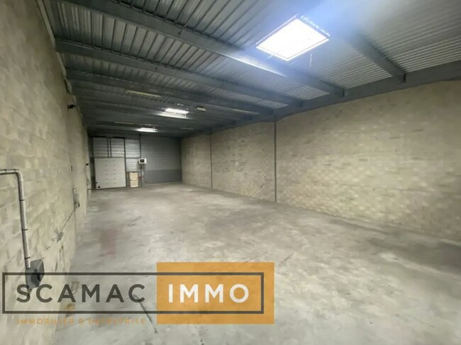 Plus de détails pour Local d'activités à louer