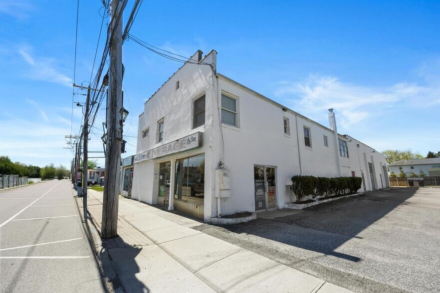 308 Larkfield Rd, East Northport, NY à vendre - Photo de l’immeuble – Image 3 sur 29