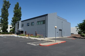 151 Gibraltar Ct, Sunnyvale, CA à louer Photo de l’immeuble– Image 1 sur 3