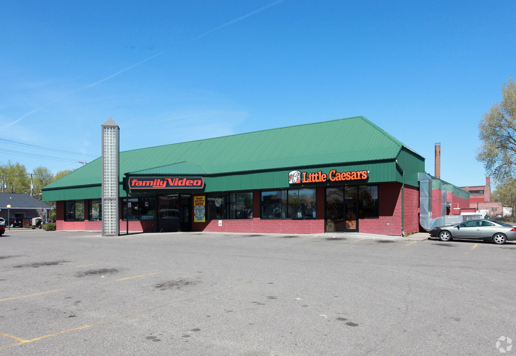 8-10 W Madison St, Eau Claire, WI à louer Photo principale– Image 1 sur 4
